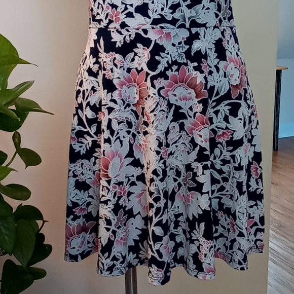 Snap Sundress - Picture 3 of 4